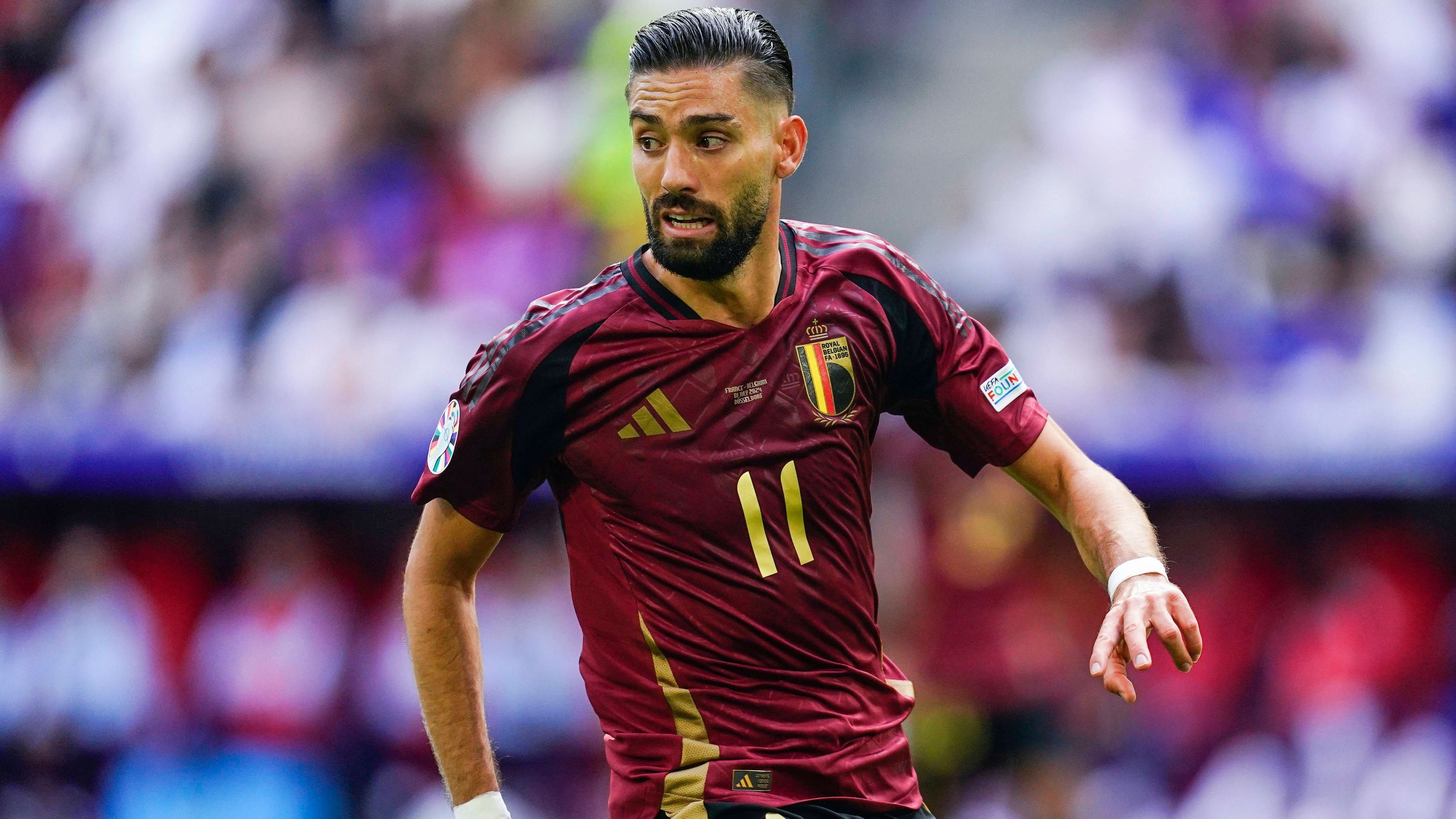 <strong>Yannick Carrasco</strong><br>Zwar kam der Flügelspieler von Al-Shabab unter Domenico Tedesco zu relativ viel Spielzeit (217 Minuten in vier Spielen) bei der EM, die Leistung Yannick Carrascos passte jedoch zu der des gesamten belgischen Nationalteams. Kein einziger Scorer-Punkt, dafür mehrere Chancen vergeben und Angriffe falsch ausgespielt. Der 30-Jährige blickt auf ein glückloses Turnier zurück.