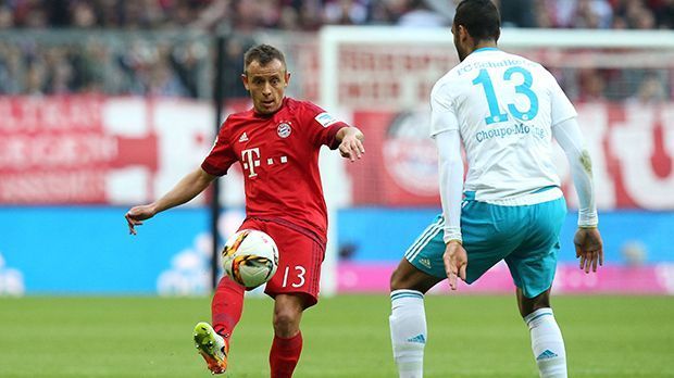 
                <strong>Rafinha (FC Bayern München)</strong><br>
                Rafinha (FC Bayern München, li.): Auf seiner angestammten Position als Rechtsverteidiger immer wieder bemüht, sich in die Offensive einzuschalten und gefährliche Aktionen zu kreieren. Das konnte er auch guten Gewissens machen. Denn ein Schalker Gegenspieler war für ihn in den 90 Minuten weit und breit nicht in Sicht. Bereitete durch eine maßgeschneiderte Flanke das 2:0 durch Lewandowski vor. ran-Note: 3.
              