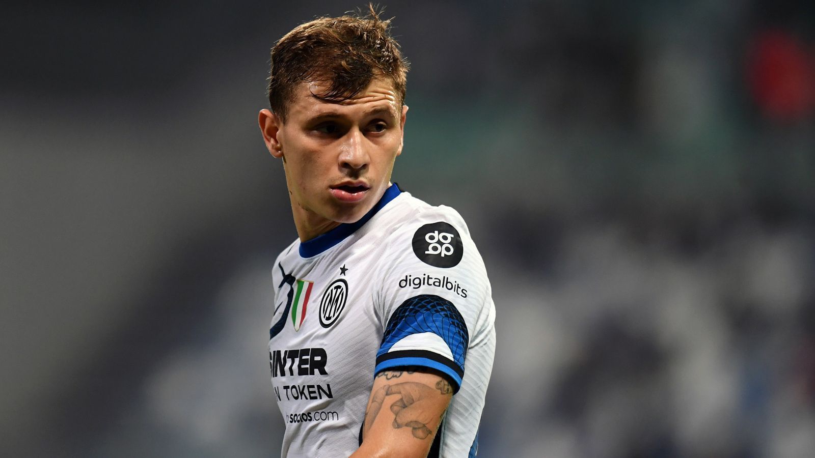 
                <strong>Nicolo Barella (Inter Mailand)</strong><br>
                Position: Zentraler Mittelfeldspieler - Alter: 24 Jahre -Nationalität: Italien
              