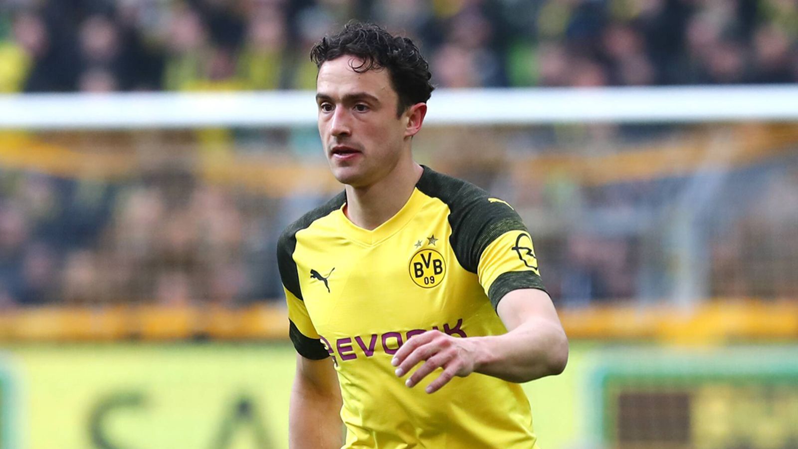 
                <strong>Thomas Delaney</strong><br>
                Gewohnt zweikampfstark und mit enorm hoher Passquote. Das sagt allerdings nicht unbedingt etwas über die Effektivität aus. Hält den Laden im Mittelfeld insgesamt zusammen, ohne dabei groß aufzufallen. Insgesamt eine ordentliche Leistung. ran-Note: 3
              