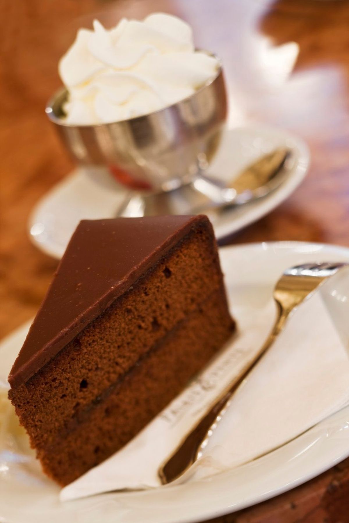 Enie backt: Rezept-Bild Sachertorte im Café	