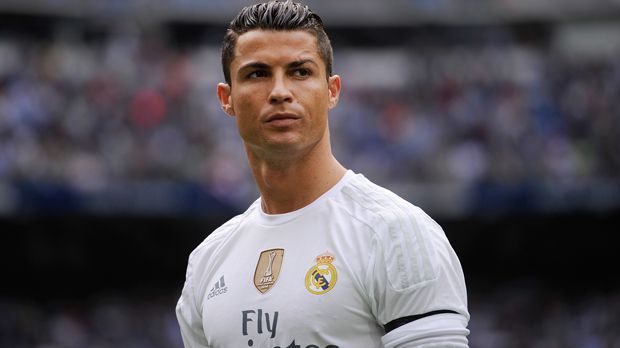
                <strong>Cristiano Ronaldo</strong><br>
                Cristiano Ronaldo: In der ersten Hälfte kaum zu sehen und auch nach dem Seitenwechsel ohne großen Einfluss auf das Spielgeschehen. Insgesamt ein schwacher Auftritt des Portugiesen. ran-Note: 4
              