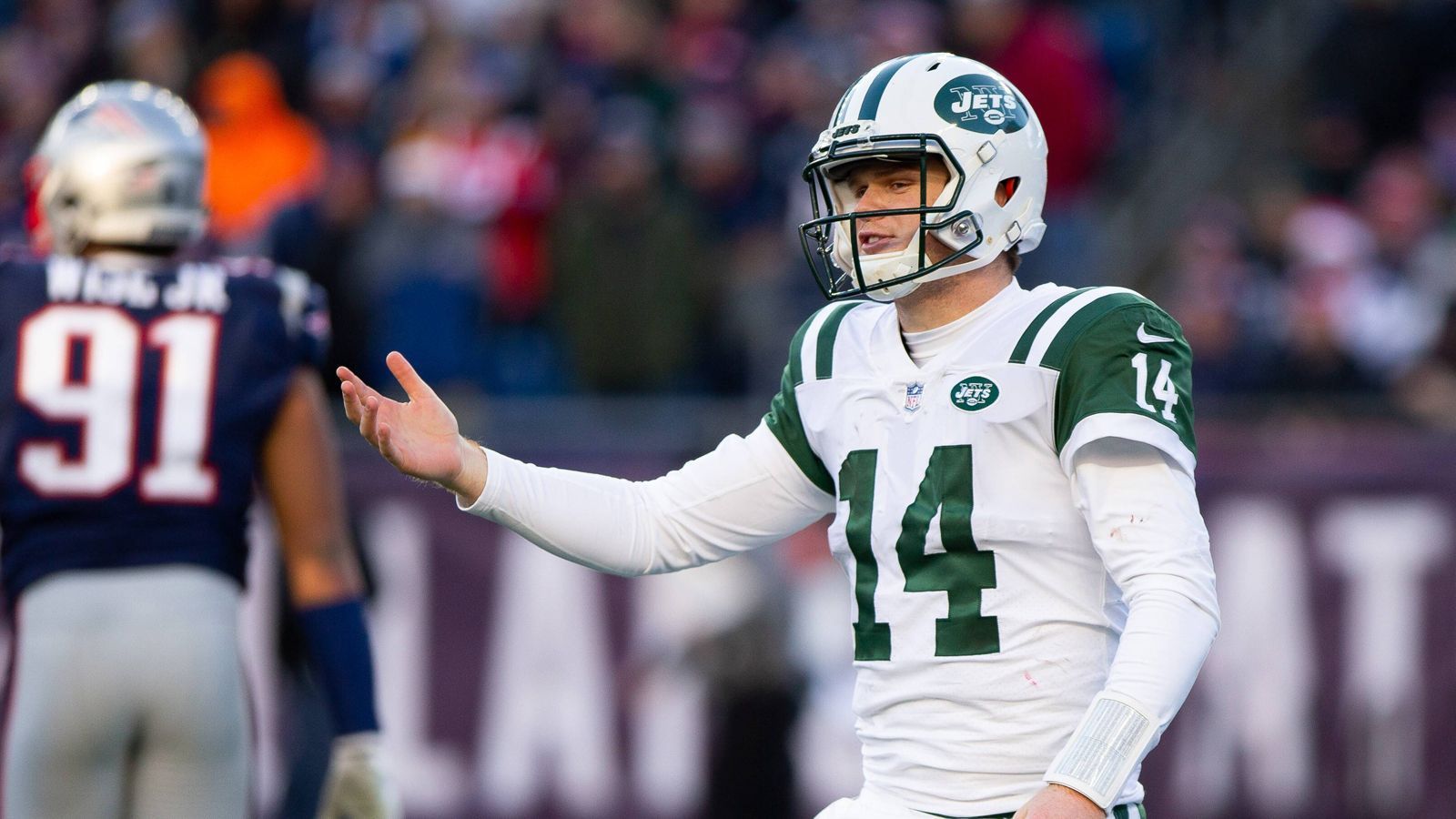 
                <strong>Platz 6: Sam Darnold (New York Jets/QBR 48,4)</strong><br>
                Der nächste Rookie in der Liste. Er produzierte erschreckend viele Interceptions, was vor allem auch an ihm selbst, falschen Entscheidungen und bisweilen zu viel Risiko lag. Die Jets wagen mit dem neuen Head Coach Adam Gase einen Neuanfang, und auch bei Darnold war ein Lerneffekt zu erkennen. An den letzten vier Spieltagen kam er auf ein Rating von 80,9 – Bestwert in der Liga.
              