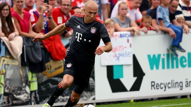 
                <strong>Arjen Robben (FC Bayern München)</strong><br>
                Arjen Robben (FC Bayern München)
              
