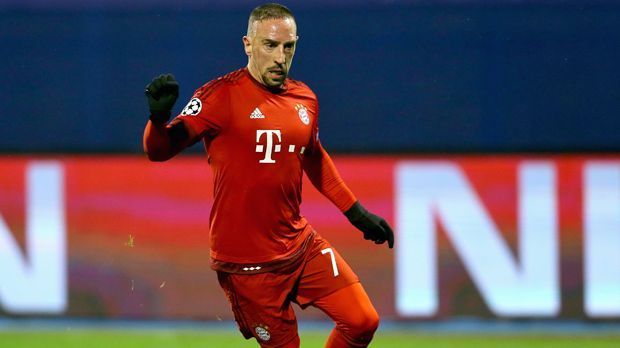 
                <strong>Franck Ribery (FC Bayern München)</strong><br>
                Franck Ribery (FC Bayern München): Für den zuletzt oft verletzten Star des deutschen Rekordmeisters soll es ebenfalls eine Anfrage aus China gegeben haben. Das berichtete die französische Sportzeitung "Le 10 Sport". Von welchem Verein und in welchem finanziellen Rahmen, wurde allerdings nicht genannt. Riberys Vertrag in München läuft im Sommer 2017 aus.
              