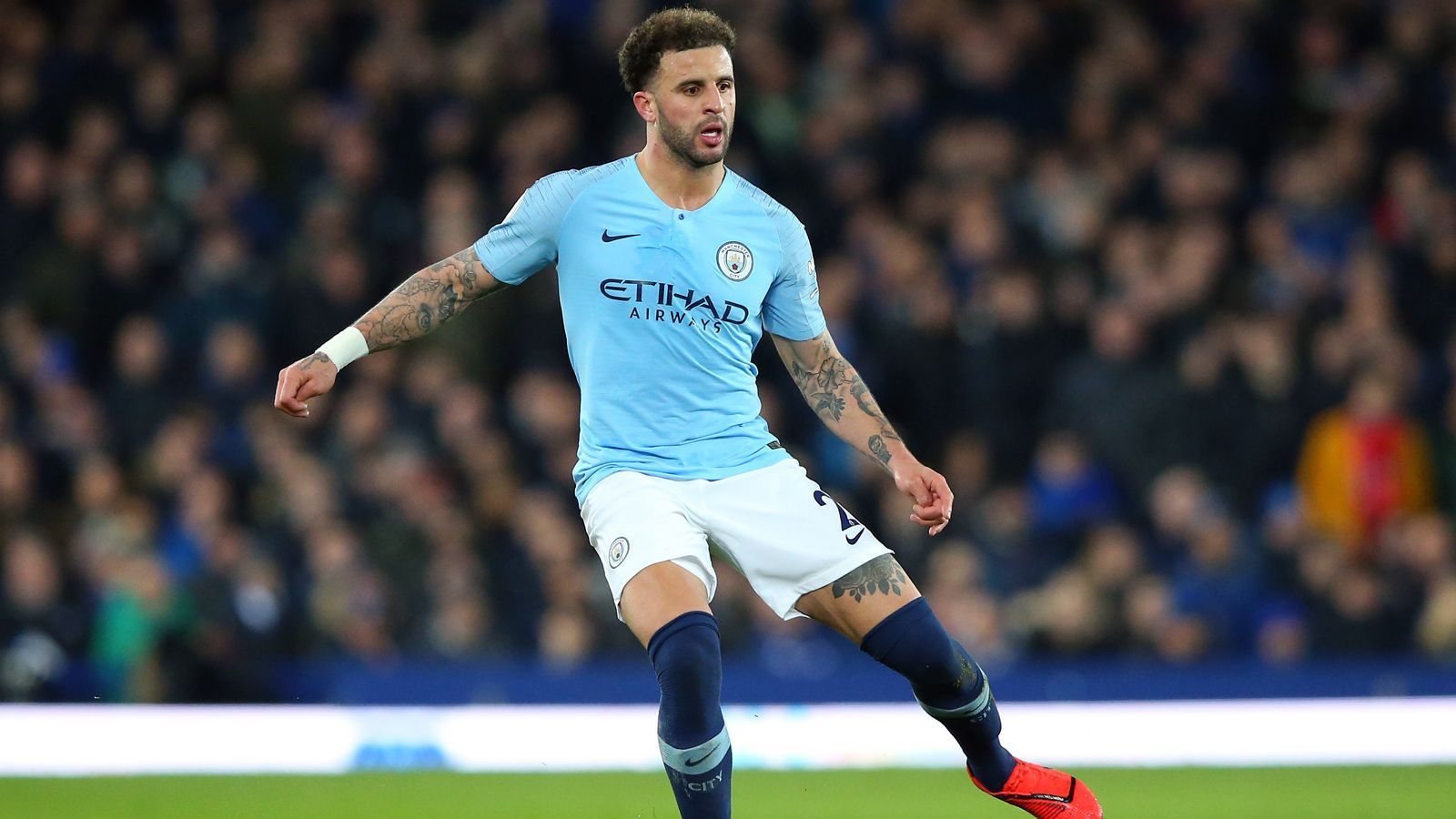 
                <strong>Platz 9: Kyle Walker</strong><br>
                Wechsel von: Tottenham Hotspur zu Manchester CityZeitpunkt des Wechsels: Juli 2017Alter zum Zeitpunkt des Wechsels: 27 JahreAblösesumme: 52,7 Millionen Euro
              