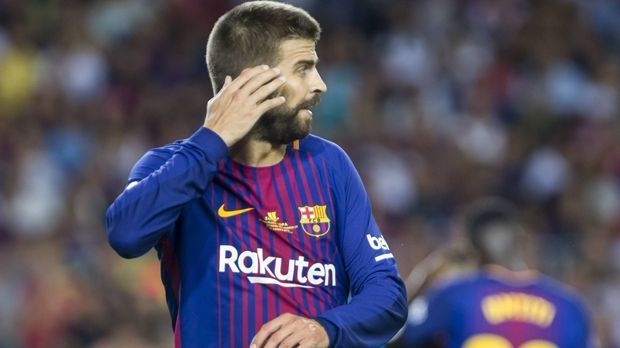 
                <strong>Gerard Pique (FC Barcelona)</strong><br>
                Gerard Pique: Mit einem dreisten Handspiel holt sich Pique in der ersten Hälfte unnötig eine Gelbe Karte ab. In der zweiten Hälfte dann der totale Einbruch: Eine Hereingabe lenkt Pique unglücklich zum 0:1 ins eigene Tor. Wenig später lässt ihn Benzema bei einem Dribbling ganz alt aussehen. Dann schaut Pique sowohl beim Tor von Ronaldo als auch beim 3:1 von Asensio viel zu passiv nur zu. Komplett gebrauchter Tag für den Routinier. ran.de-Note: 6
              