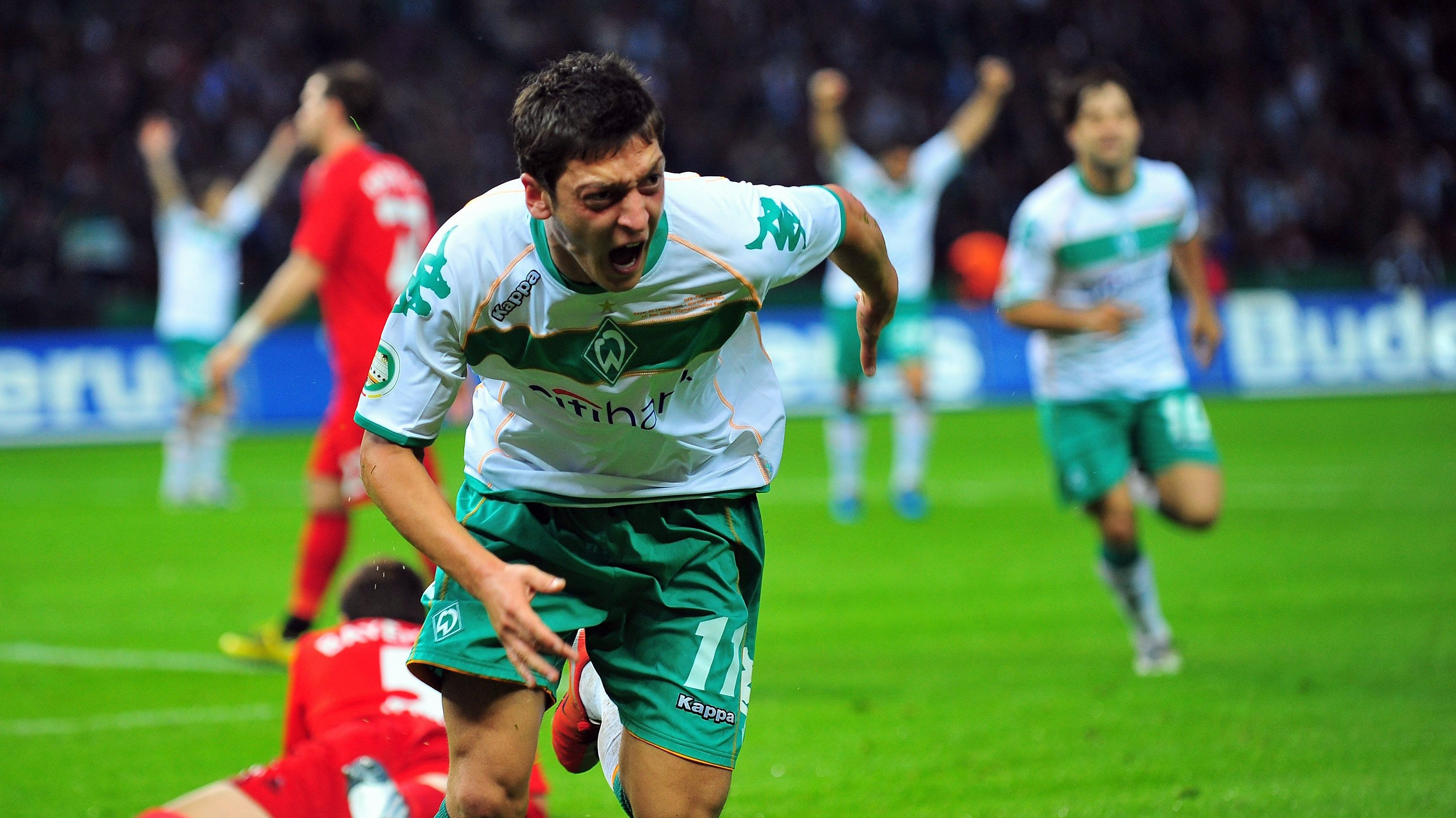 <strong>Saison 2008/09: Bayer Leverkusen - Niederlage im Finale</strong><br>Nachdem sich Bayer auch im Halbfinale gegen Mainz 05 durchgesetzt hatte, stand das Team im Finale gegen Werder Bremen. Mesut Özil erzielte damals das Goldene Tor für die Hanseaten, das ihnen den Pokal bescherte.