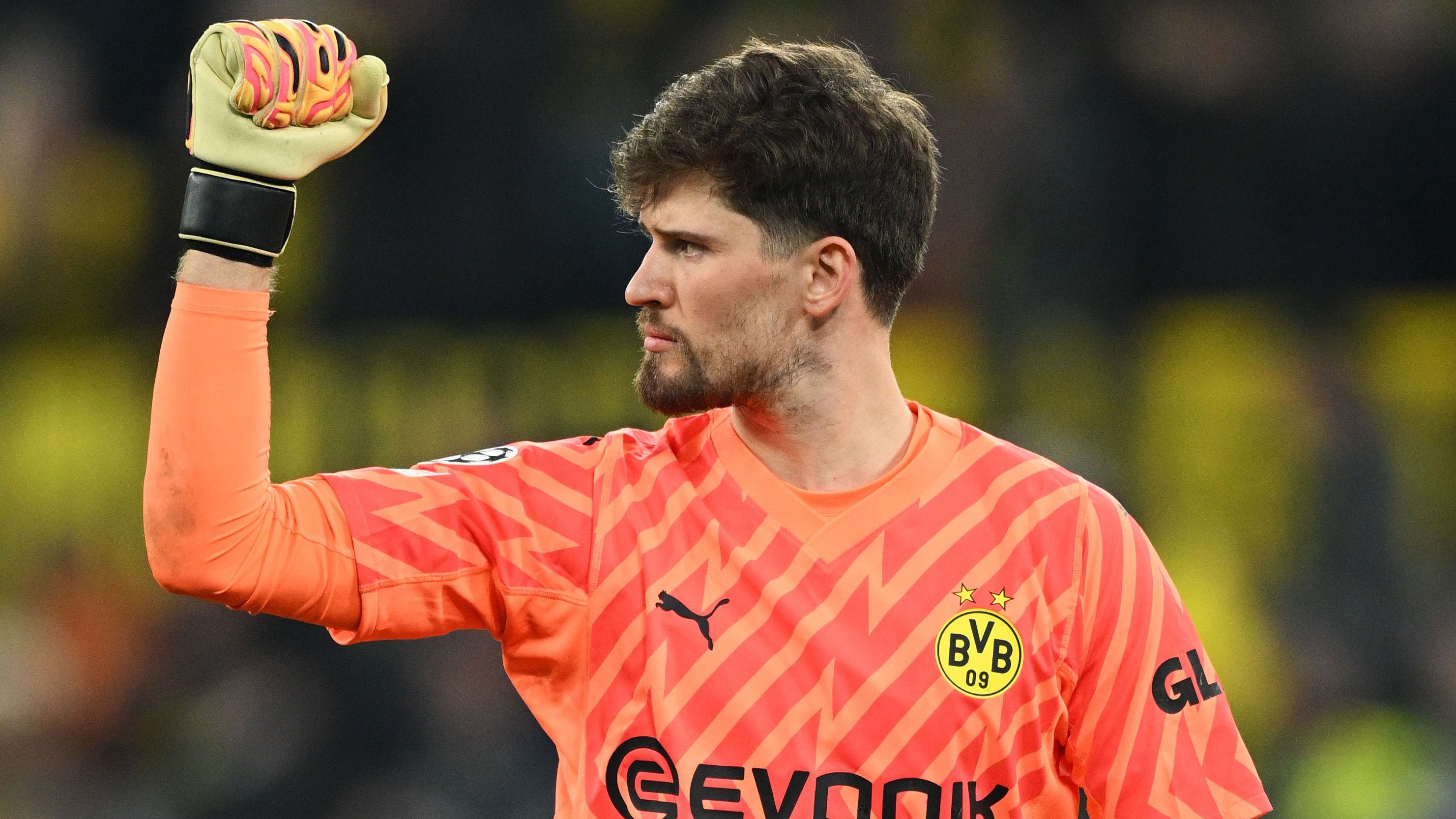 <strong>Gregor Kobel (Borussia Dortmund)</strong><br>Bekommt nicht viel auf das Tor in den ersten 45 Minuten. Was kommt, fängt er sicher. Ist unter dem Strich gegen offensiv durchaus gefällige Gäste solide, kann an den Gegentoren nichts machen. <strong>ran-Note: 3</strong>