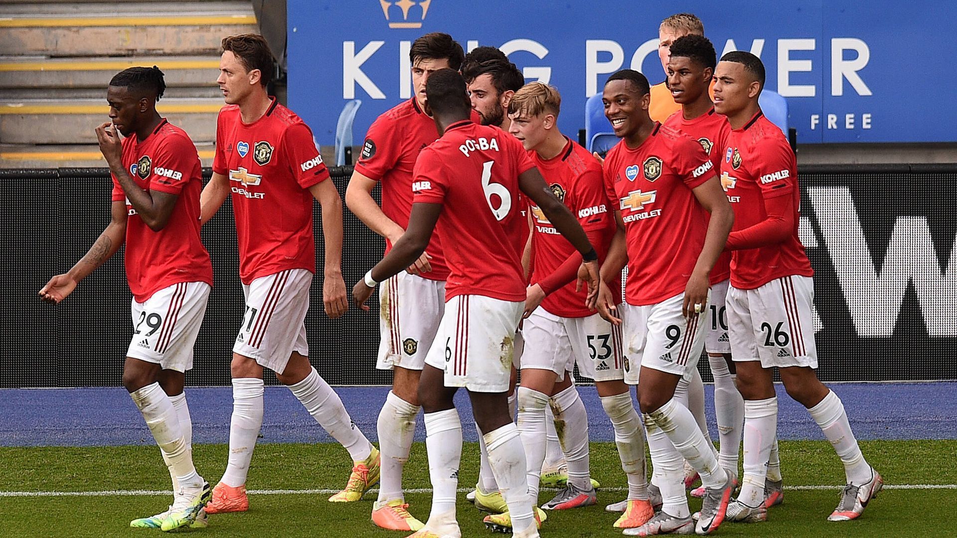 
                <strong>Manchester United (England)</strong><br>
                Durch ihren Erfolg im direkten Duell gegen Leicester City am letzten Spieltag festigten die "Red Devils" Platz drei in der Tabelle und damit die Teilnahme an der Champions League. Die "Foxes" mussten sich mit Platz fünf und der Qualifikation für die Europa League begnügen.
              