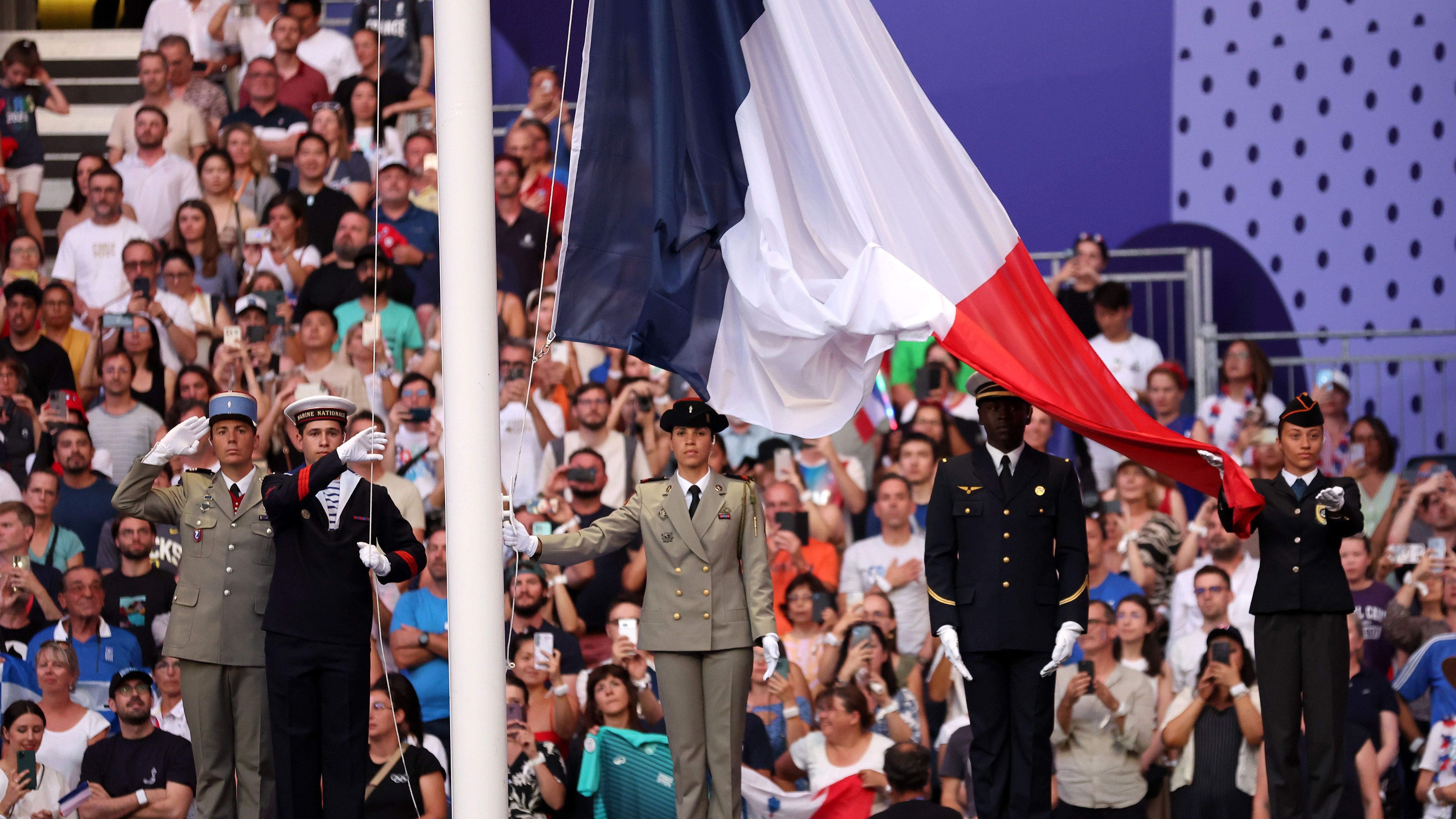 <strong>Olympia 2024: Die besten Bilder der Schlussfeier</strong><br>Dort wird nicht nur die französische Flagge gehisst, sondern auch die französische Nationalhymne gespielt.