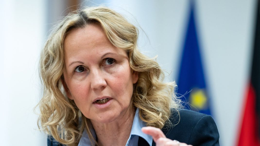Bundesumweltministerin Lemke hat ein Aktionsprogramm mit rund 80 Maßnahmen vorgelegt, das die Wasserversorgung in Zukunft sichern soll.