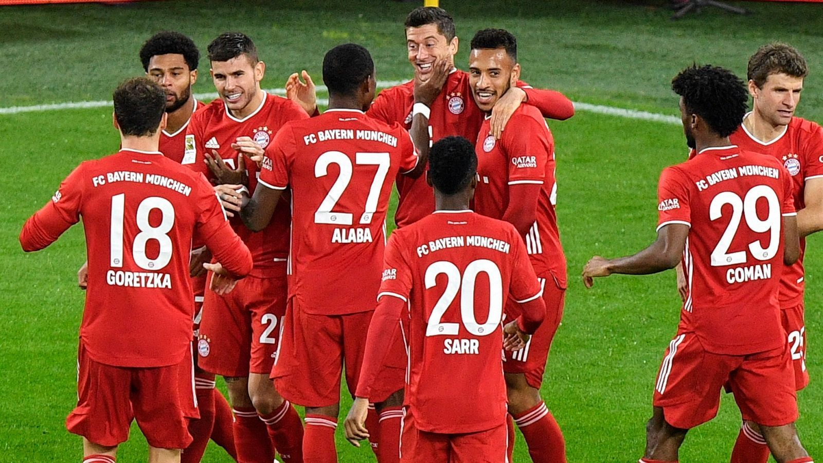 
                <strong>Platz 2: FC Bayern München</strong><br>
                Ok, ein 1:1 zu Hause gegen Werder Bremen ist nicht das Gelbe vom Ei. Und die deutschen Nationalspieler schleppen das 0:6 gegen Spanien noch mit sich rum, dazu kommen ein paar Verletzungsprobleme. Aber der FC Bayern ist sportlich immer noch total auf Kurs. Tabellenführung in der Liga, souveräne Vorstellungen in der Königsklasse. Die Münchner sind vor allem dann on fire, wenn's drauf ankommt: 4:0 gegen Atletico, 3:2 in Dortmund. Auch wenn Robert Lewandowski gegen Werder unsichtbar war, ist der zweifelsohne der derzeit beste Stürmer der Welt. Die Bayern müssen sich strecken bis Jahresende, Verschnaufpausen sind nicht drin. Aber der Kader hat auch ohne Joshua Kimmich enorm viel Qualität, um das straffe Programm ohne größere Schäden zu bewältigen.
              