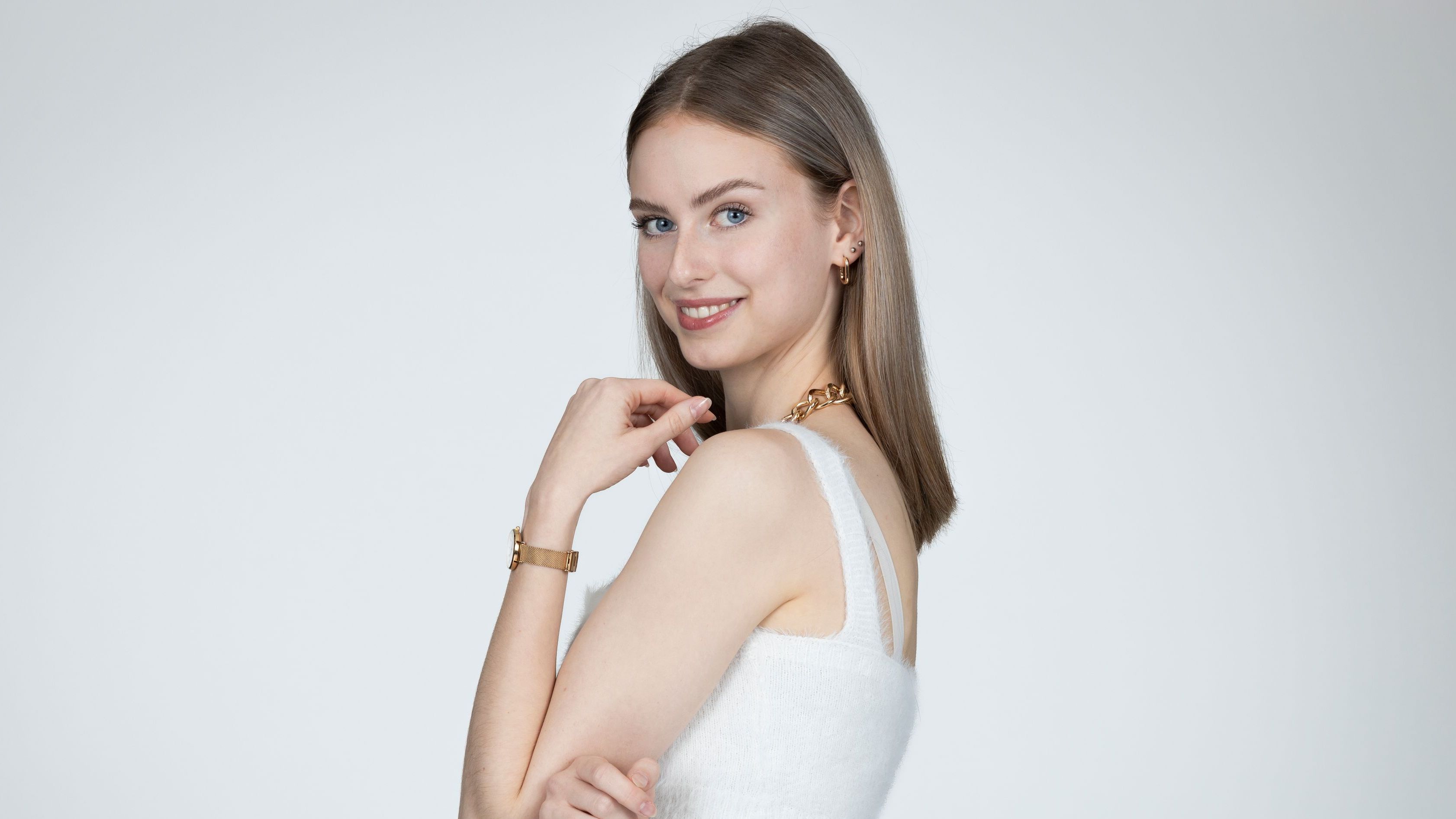 Alina ist eine von 29 Kandidatinnen der 18. Staffel "Germany's Next Topmodel". 