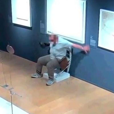 Museumsbesucher beschädigt den Van-Gogh-Stuhl