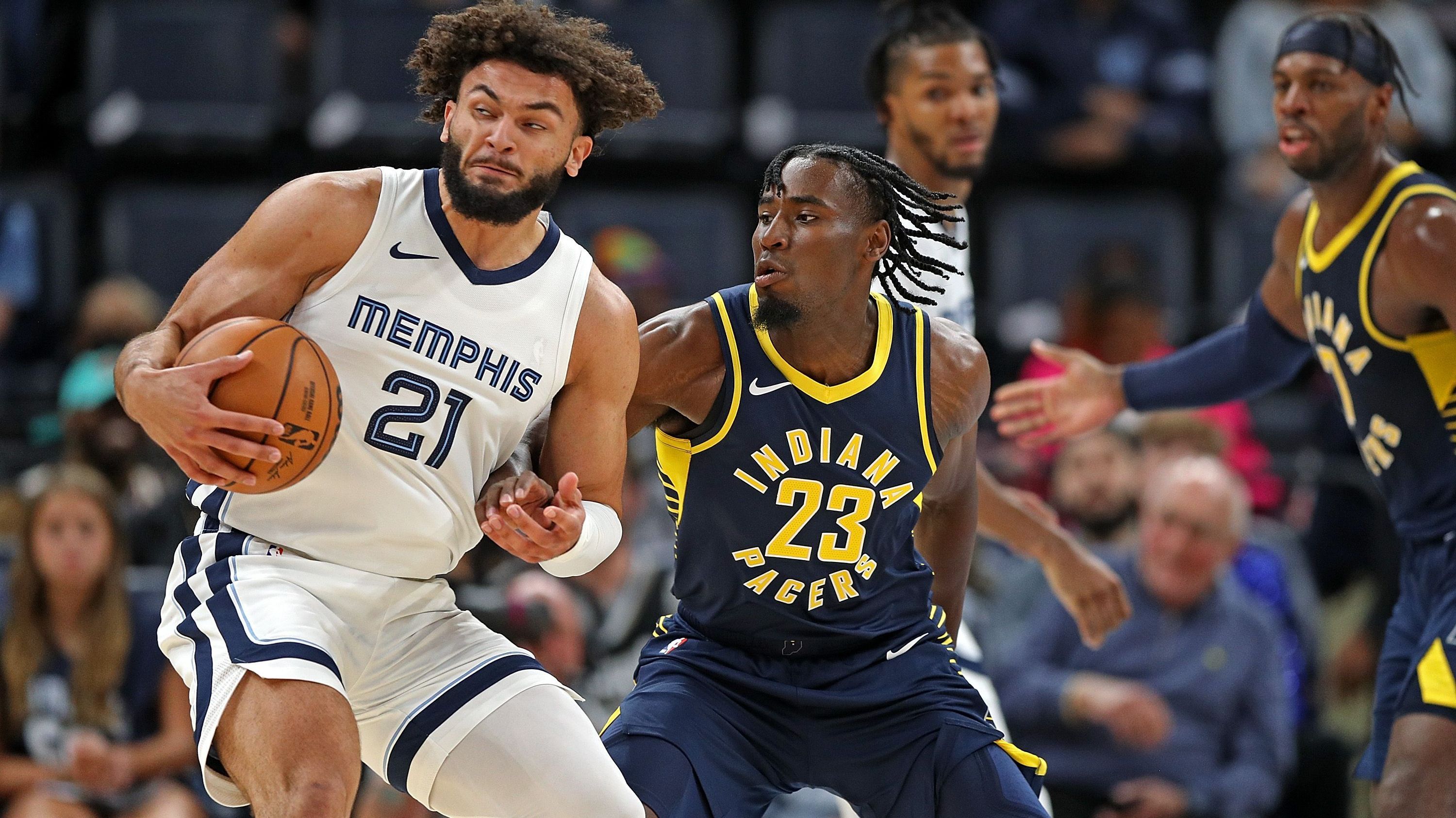 <strong>23. Memphis Grizzlies (zuvor Rang 25)<br></strong> Das Warten geht weiter. Noch sieben Spiele ohne Morant. Dann ist der Superstar wieder zurück. Noch vor Weihnachten. Bei den Pelicans. Doch auch ohne ihn kämpfen sich die Grizzlies in die Saison. Es fehlt natürlich an Talent. Doch das Team spielt härter als andere. So auch beim starken Erfolg in Dallas. Und bald ist Morant ja zurück.