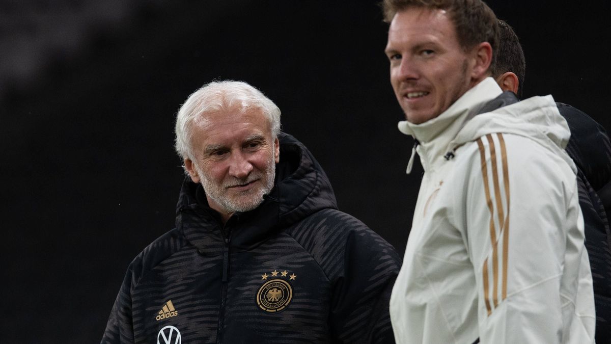Fussball, Herren, Saison 2023 2024, Länderspiel in Berlin, Deutschland - Türkei, Training am Tag vor dem Spiel, v. l. Sportdirektor Nationalmannschaft Rudi Völler (Deutschland), Trainer Julian Nage...