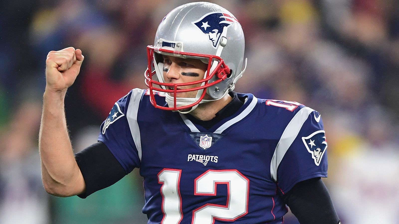 
                <strong>Week 14: Tom Brady stellt Touchdown-Bestmarke auf</strong><br>
                Der nächste Rekord in der Wahnsinns-Karriere von Tom Brady! Mit seinem zweiten Touchdown-Pass im Spiel gegen die Miami Dolphins überholt Brady Peyton Manning und steht nun bei 580 Karriere-Touchdownpässen (inklusive Postseason). Manning hatte die Liste bislang mit 579 angeführt.
              