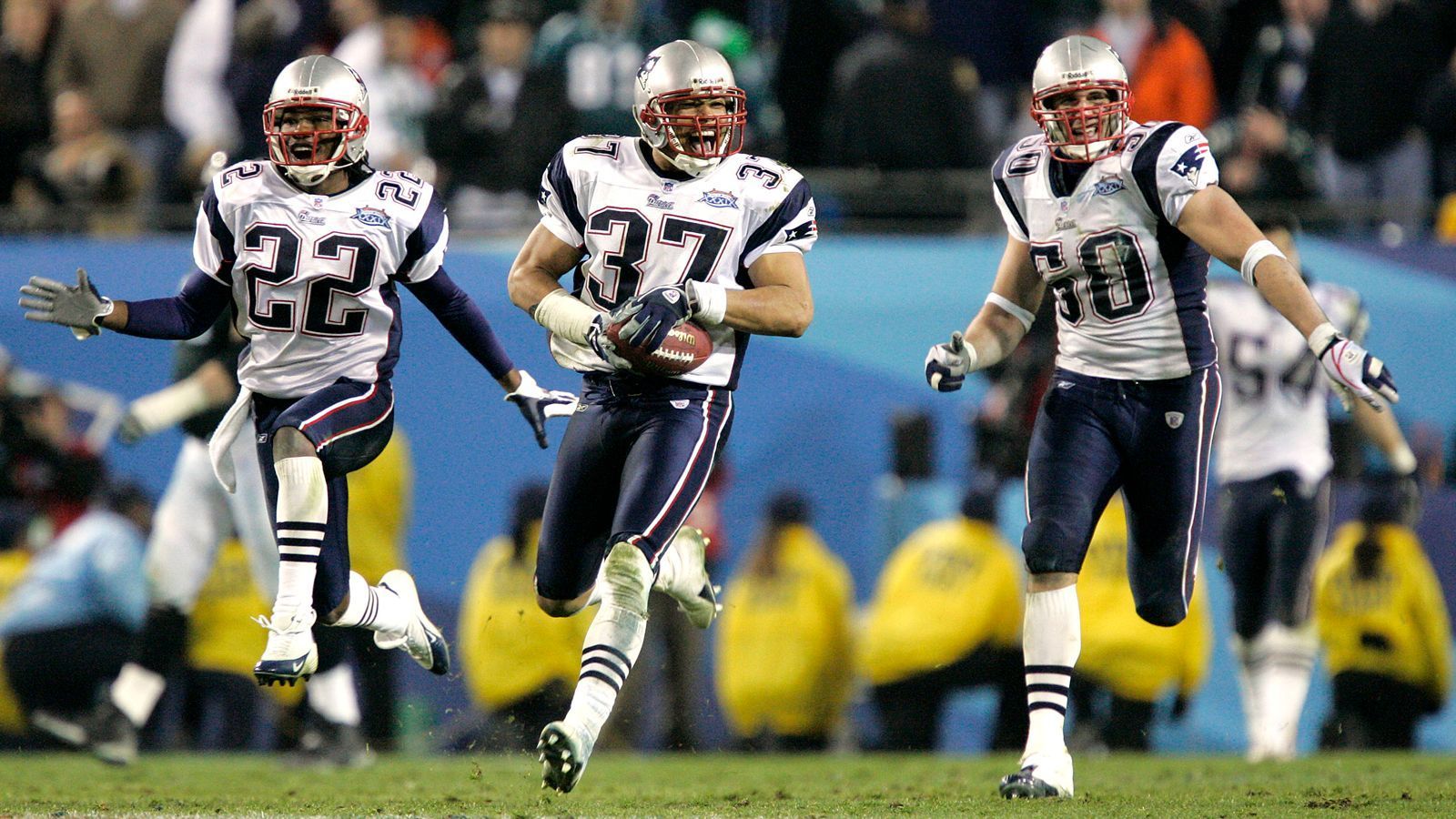 
                <strong>2005 - Super Bowl XXXIX - New England Patriots</strong><br>
                Auch ein Jahr später waren die New England Patriots wieder siegreich, diesmal mit 24:21 gegen die Philadelphia Eagles. Die "Pats" waren damit nach den Dallas Cowboys erst das zweite Team, das den Super Bowl innerhalb von vier Jahren dreimal gewann.
              