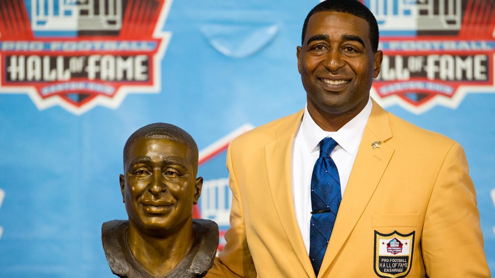 
                <strong>Cris Carter (Minnesota Vikings)</strong><br>
                Draftposition: Supplemental Draft 1987 (Runde 4 von den Philadelphia Eagles) -Spiele: 234 -Wichtigste Statistiken: 130 Touchdowns, 13.899 Receiving Yards, 1101 Receptions -Auszeichnungen/Erfolge: Pro Bowl (1993–2000), NFL Receiving Touchdowns Leader (1995, 1997, 1999), NFL 1990s All-Decade Team -Weitere Teams: Minnesota Vikings (1990 - 2001), Miami Dolphins (2002)
              