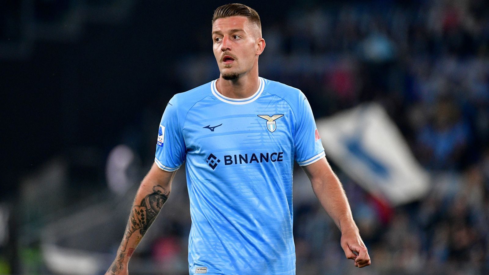 <strong>Fixer Wechsel: Sergej Milinkovic-Savic</strong><br>
                Lazio Roms Superstar Sergej Milinkovic-Savic wechselt zu Al-Hilal. Die Ablösesumme beträgt 40 Millionen Euro. Lazio stimmte dem Wechsel in die Wüste zu, um den Serben nicht an den ebenfalls interessierten Liga-Konkurrenten Juventus Turin zu verlieren.
