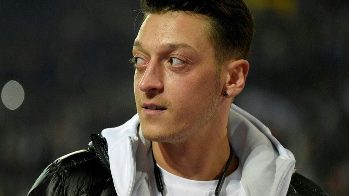 Mesut Özil bezeichnet die Bayern-Pleiten als schmachvoll