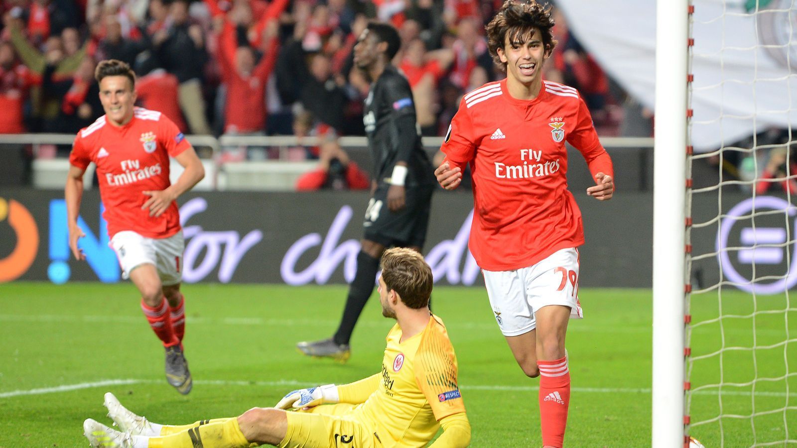 
                <strong>Platz 6 - Joao Felix (Benfica Lissabon)</strong><br>
                Alter bei seinem Dreierpack: 19,4 JahreSpiel gegen: Eintracht Frankfurt (11. April 2019)
              