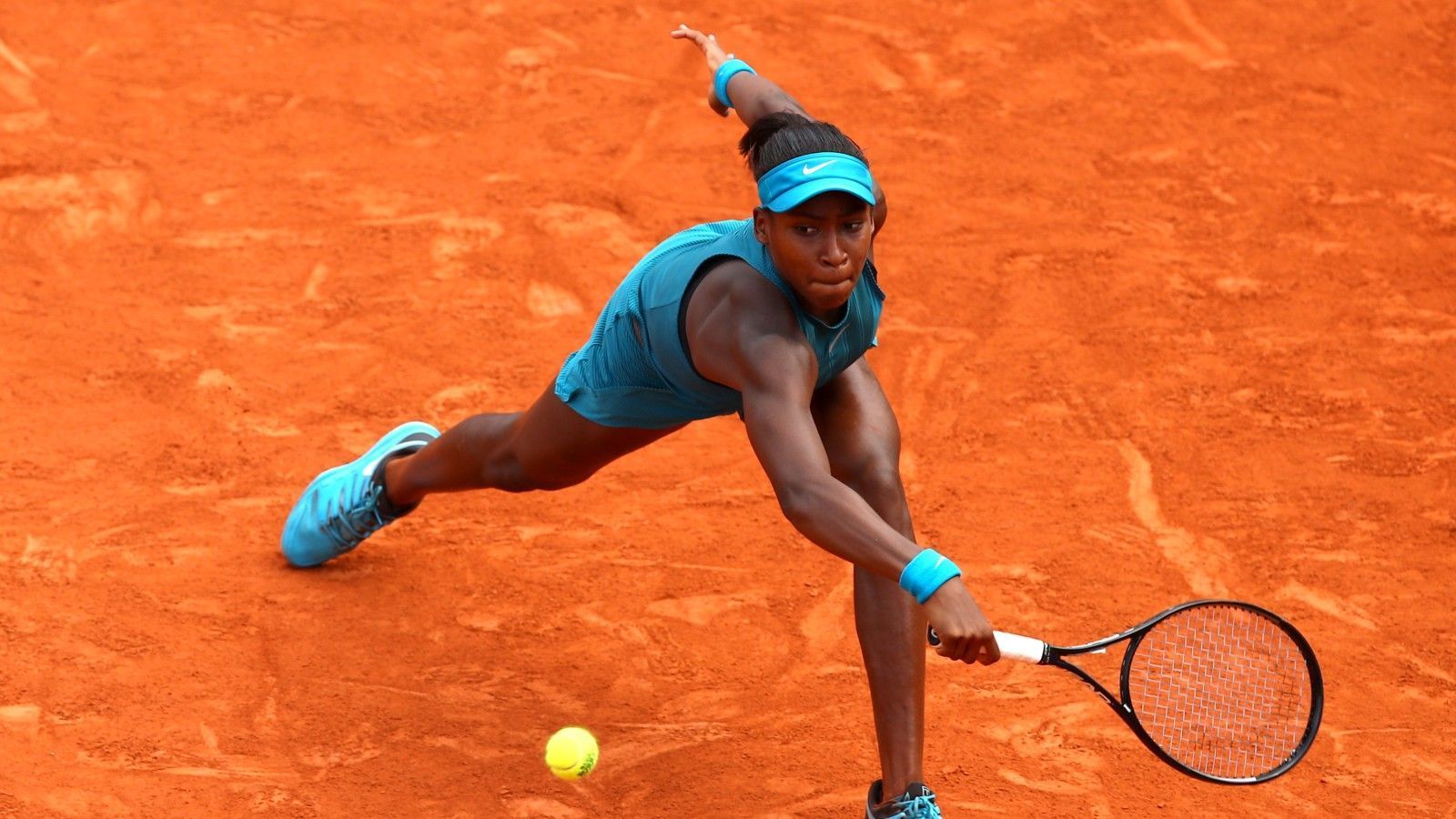 
                <strong>Cori Gauff: Wunderkind erobert Wimbledon</strong><br>
                Anfang des Jahres gab Coco ihr Debüt auf der WTA-Tour. Zu diesem Zeitpunkt wurde sie auf Platz 875 der Weltrangliste geführt. Derzeit liegt sie auf Rang 313. Durch das Erreichen des Achtelfinals wird sie nach Wimbledon einen riesigen Sprung nach vorne machen. Sogar die Top 100 winken.
              