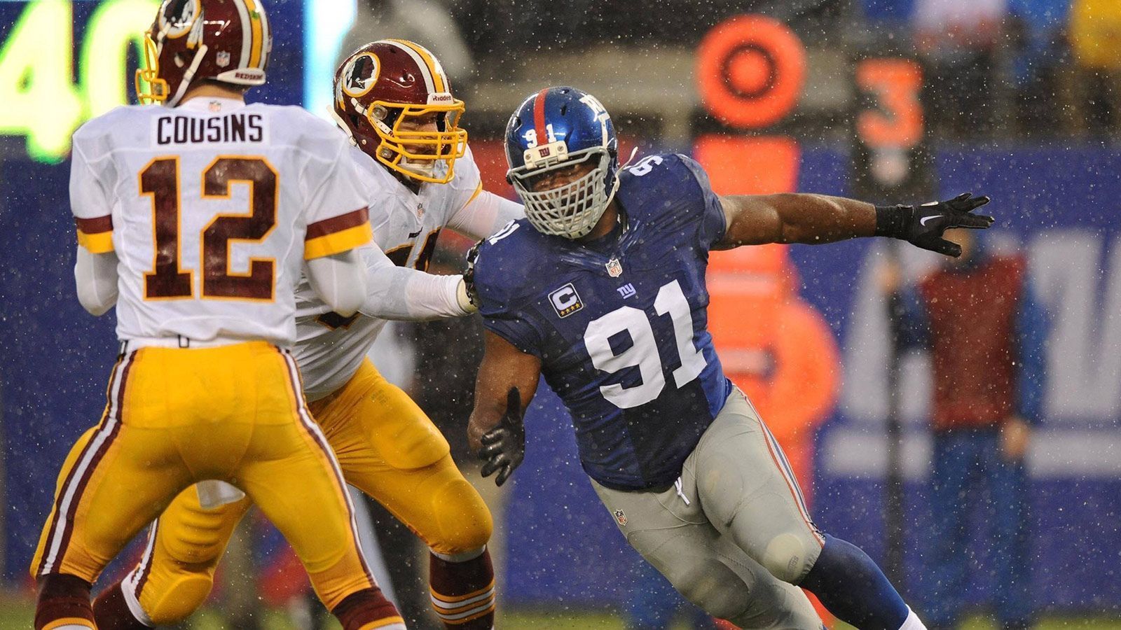 
                <strong>Washington Redskins 2013: Absturz mit 7 Niederlagen mehr</strong><br>
                Ein bitteres Jahr für die Redskins, das schlechteste seit 1994! Für die desaströse 3-13-Bilanz waren unter anderem die Special Teams verantwortlich, für viele Experten die wohl schlechtesten in der Geschichte der Franchise. Head Coach Mike Shanahan musste nach vier Saisons gehen.
              