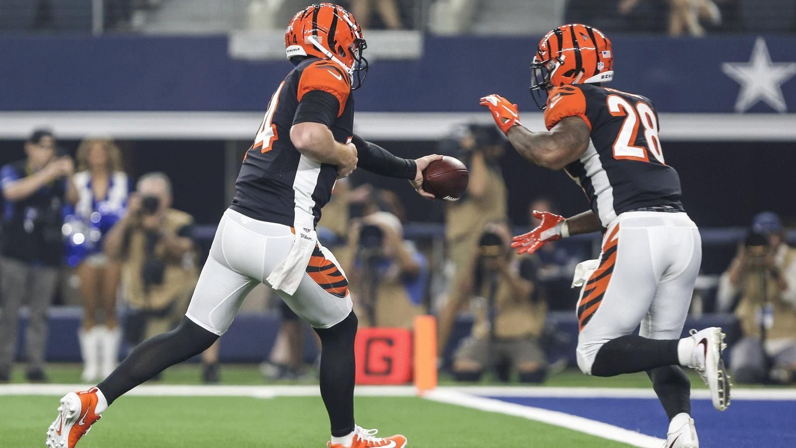 
                <strong>Cincinnati Bengals</strong><br>
                Quarterback (2): Andy Dalton, Jeff DriskelRunning Back (4): Joe Mixon, Giovani Bernard, Tra Carson, Mark WaltonWide Receiver (6): A.J. Green, Tyler Boyd, John Ross, Josh Malone, Alex Erickson, Auden Tate, Cody CoreTight End (4): Tyler Eifert, Tyler Kroft, C.J. Uzomah, Mason SchreckOffensive Line (9): Cordy Glenn, Clint Boling, Billy Price, Christian Westerman, Alex Redmond, Trey Hopkins, Jake Fisher, Cedric Ogbuehi, Bobby HartDefensive Line (9): Carlos Dunlap, Geno Atkins, Andrew Billings, Jordan Willis, Carl Lawson, Ryan Glasgow, Sam Hubbard, Josh Tupou, Michael JohnsonLinebacker (6): Preston Brown, Nick Vigil, Jordan Evans, Vincent Rey, Malik Jefferson, Hardy NickersonSecondary (9): Dre Kirkpatrick, William Jackson, Darqueze Dennard, Darius Phillips, Tony McRae, Jessie Bates, Shawn Williams, Clayton Fejedelem, Brandon WilsonSpecialists (3): Randy Bullock, Kevin Huber, Clark Harris
              