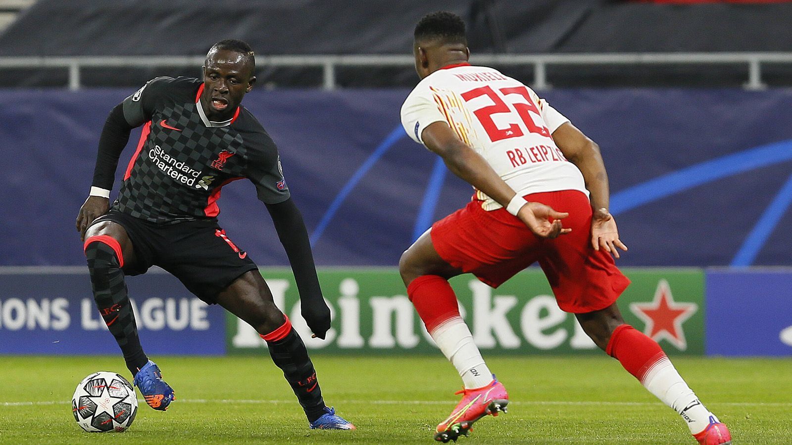 
                <strong>5. Minute: Doppel-Gelb für RB</strong><br>
                Mukiele foult Mane an der Außenlinie und wird dafür verwarnt. Weil sich Haidara lautstark beschwert, kassiert auch er prompt Gelb. Klug ist anders.
              