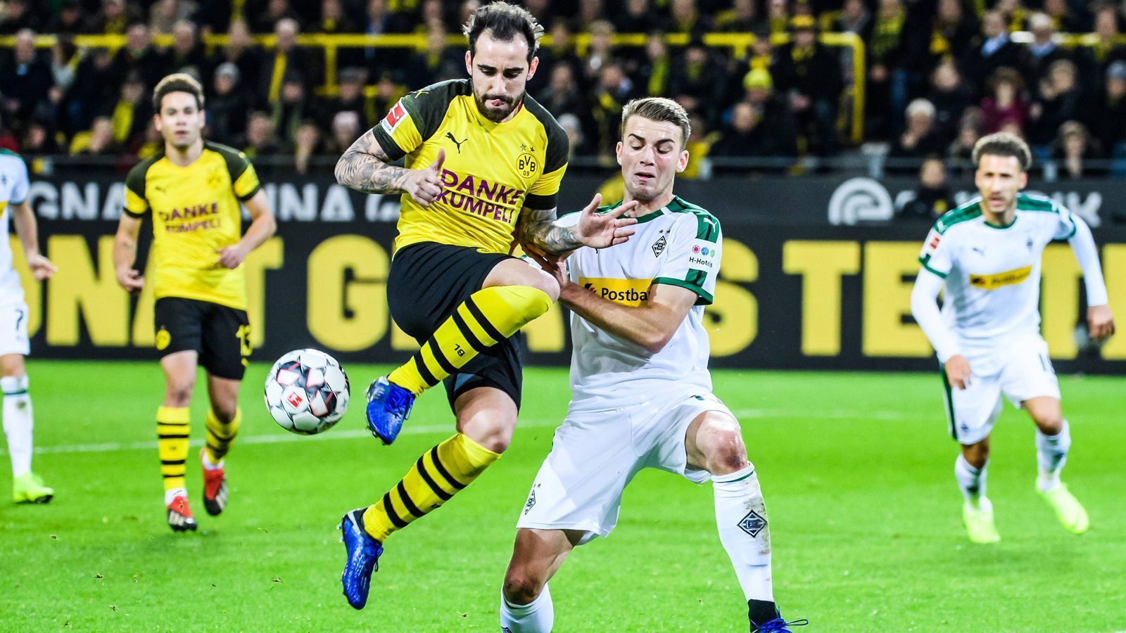 
                <strong>Paco Alcacer (Borussia Dortmund)</strong><br>
                Der Top-Joker des BVB darf von Beginn an ran und fällt das erste Mal in der 19. Minute auf, als er Reus mit einem Direkt-Pass in den Strafraum optimal bedient. Wird dann aber frühzeitig in der 34. Minute mit Muskelbeschwerden ausgewechselt. ran-Note: 3
              