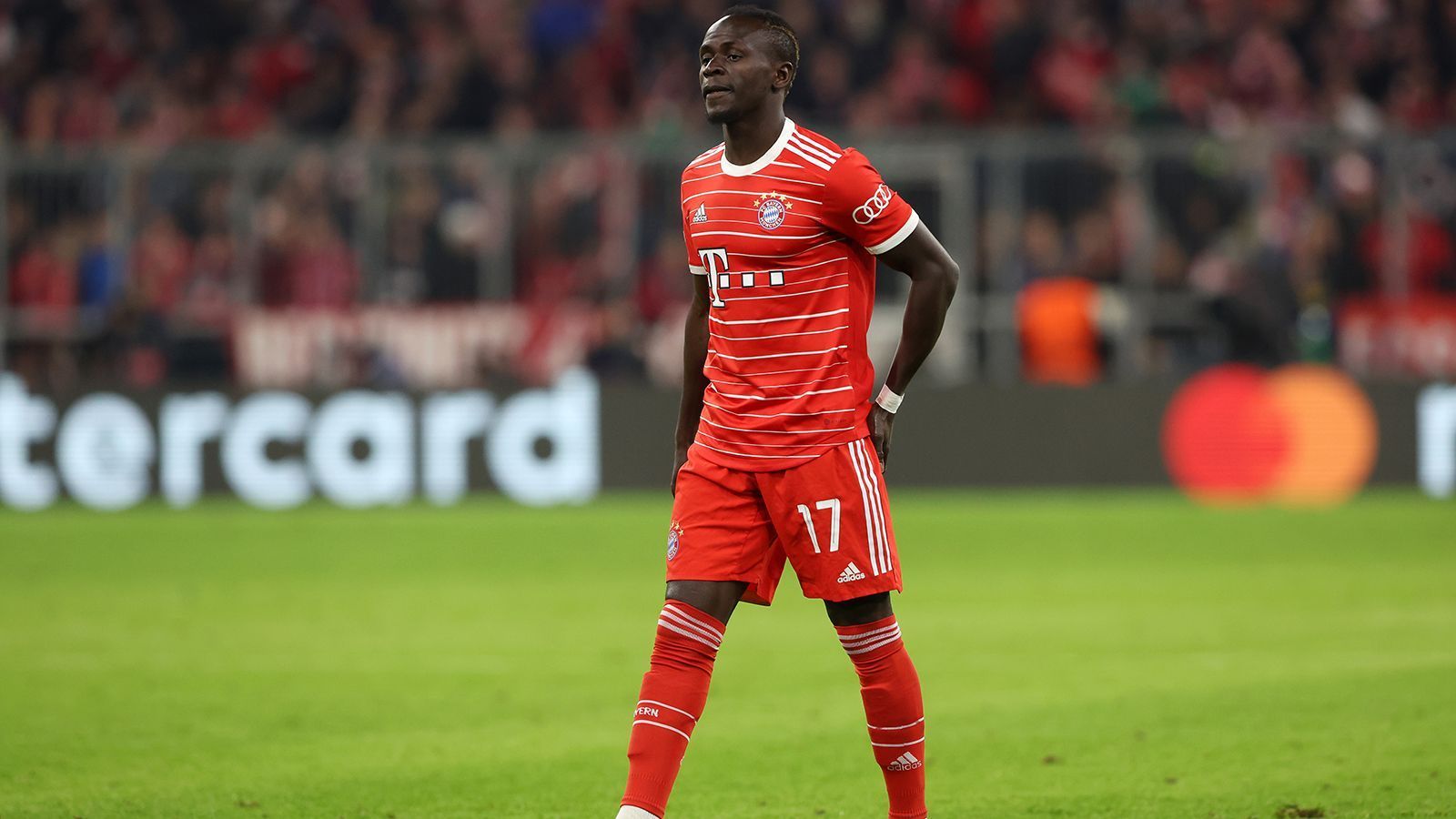 
                <strong>Sadio Mane (FC Bayern München)</strong><br>
                Kommt kurz nach dem Rückstand in der 63. Minute für Sane ins Spiel. Holt den Elfmeter, der zum 1:1 führt, heraus. Ansonsten ohne die ganz große Wirkung. ran-Note: 3
              