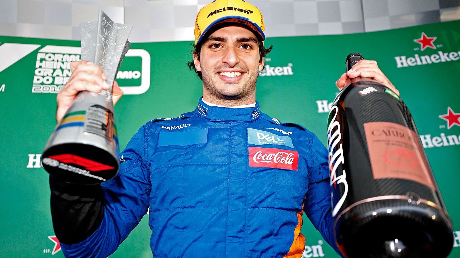 
                <strong>Platz 4: Carlos Sainz jr. (McLaren)</strong><br>
                WM-Punkte 2019: 96 (WM-Rang: 6)In der Formel 1 seit: 2015Der Sohn der spanischen Rallye-Legende Carlos Sainz darf sich als "best of the rest" betiteln. Denn vor ihm landeten nur die durchgängigen Fahrer der drei Top-Teams Mercedes, Ferrari und Red Bull. Dagegen punktete der 25-Jährige sogar besser als die Car-Sharer Pierre Gasly und Alex Albon. Sagenhafte 13 Mal fuhr Sainz jr. in die Punkteränge. Das Sahnehäubchen gelang ihm in Brasilien mit Rang drei - auch dank einer nachträglichen Zeitstrafe gegen Lewis Hamilton.
              