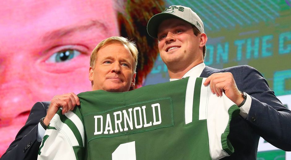 
                <strong>Gewinner: New York Jets</strong><br>
                Die Jets wollten unbedingt einen Quarterback, tradeten sich sogar an Nummer drei hoch. Mit Erfolg: Die Browns zogen Baker Mayfield vor, die Giants Running Back Saquon Barkley. Sam Darnold könnte sich für die Jets zu einem Volltreffer entwickeln. Dann hätte sich der Einsatz fraglos gelohnt.
              