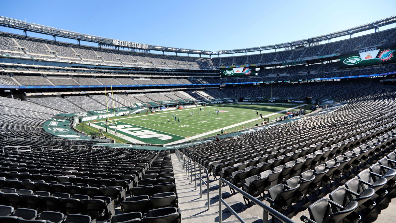 
                <strong>New York Jets: MetLife Stadium</strong><br>
                Bester Name laut ChatGPT: "Jetstream Junction"
              