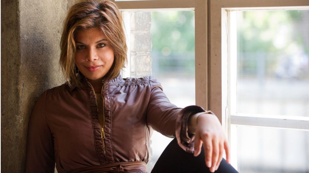 Indira Weis - Bilder, Infos & Biografie