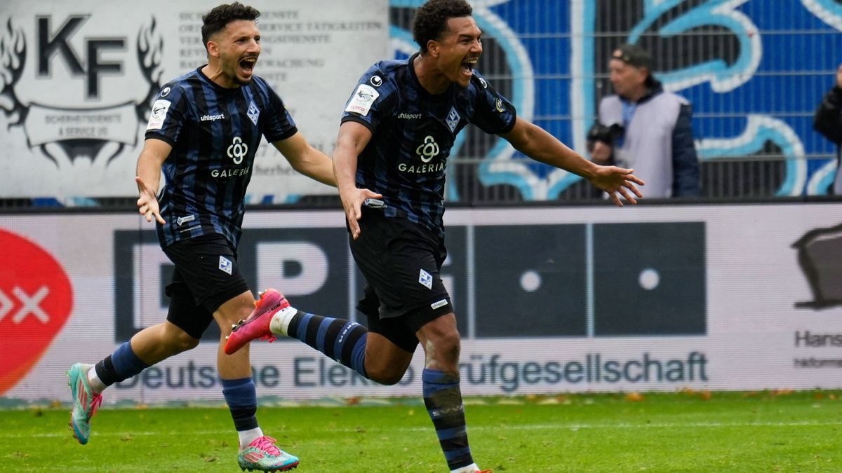 25.10.2025, xdaymx, Fussball 3.Liga, SV Waldhof Mannheim - TSV 1860 Muenchen Torjubel zum 1:1 von Abifade, Samuel (Waldhof Mannheim) (DFL DFB REGULATIONS PROHIBIT ANY USE OF PHOTOGRAPHS as IMAGE SE...