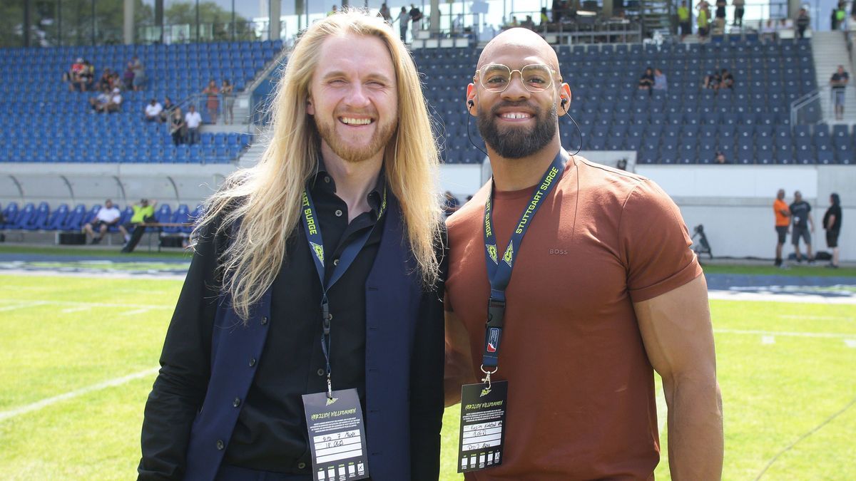 Stuttgart , American Football ELF Stuttgart Surge vs. Milano Seamen , von links: Christoph Icke Dommisch Kasim Edeboli *** Stuttgart , American Football ELF Stuttgart Surge vs Milano Seamen , from ...
