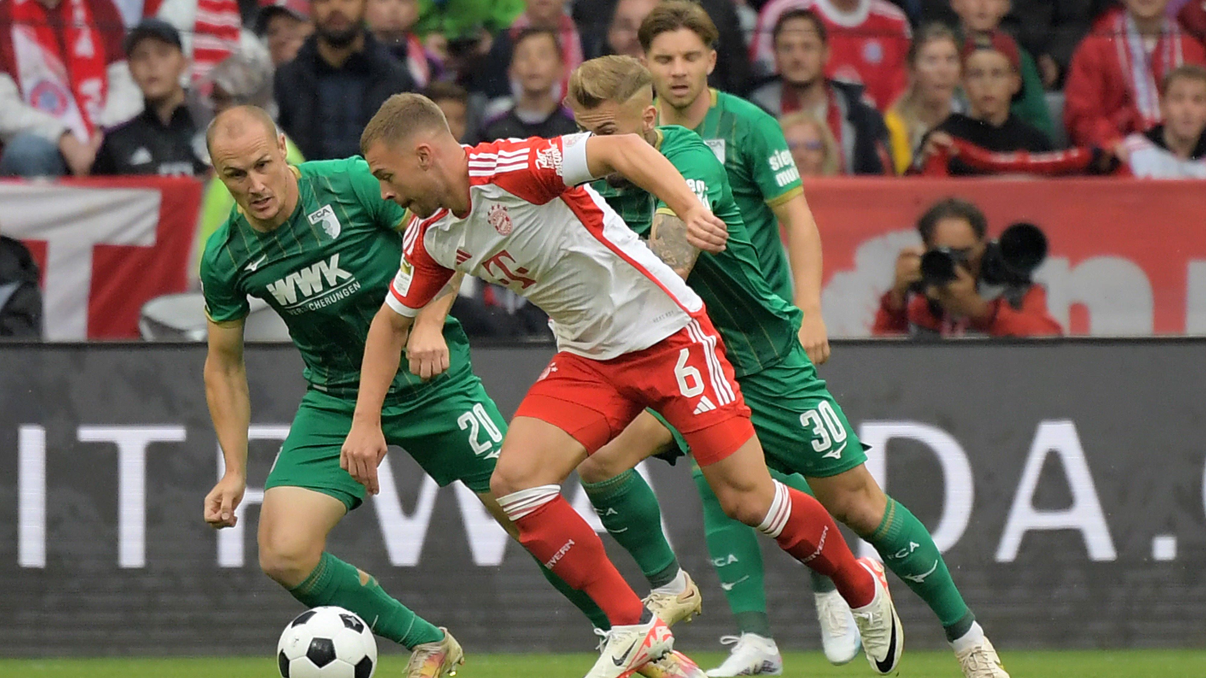 <strong>Joshua Kimmich</strong><br>Fühlt sich mit Goretzka an seiner Seite sichtlich wohl. Bringt Ruhe ins Spiel, wenn es sein muss. Gewohnt giftig im Zweikampf, offensiv aber manchmal zu zögerlich. Lässt sich von Rummenigges Führungsspieler-Debatte nichts anmerken. <em><strong>ran</strong></em><strong>-Note: 3</strong>