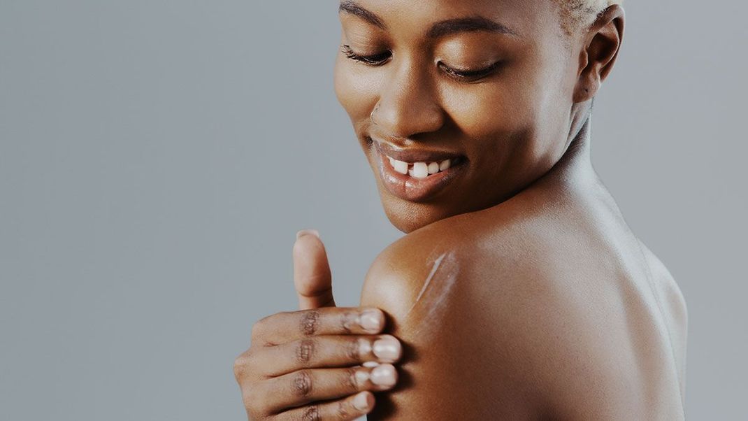 Eine Wund- und Heilsalbe mit Zink hilft bei Herpes, Pilzerkrankungen auf der Haut und gilt als effektive Salbe bei Hautausschlägen – mehr dazu erfahrt ihr im Artikel.