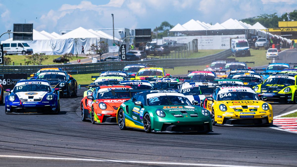 Porsche Cup MOGI GUAÇU, SP - 06.04.2024: PORSCHE CUP - &quot;Carrera&quot; start in the 2nd Stage Porsche Cup at the Velocittá racetrack in Mogi-Guaçú (SP) this Saturday (6). (Photo: Fabio Leoni Fo...