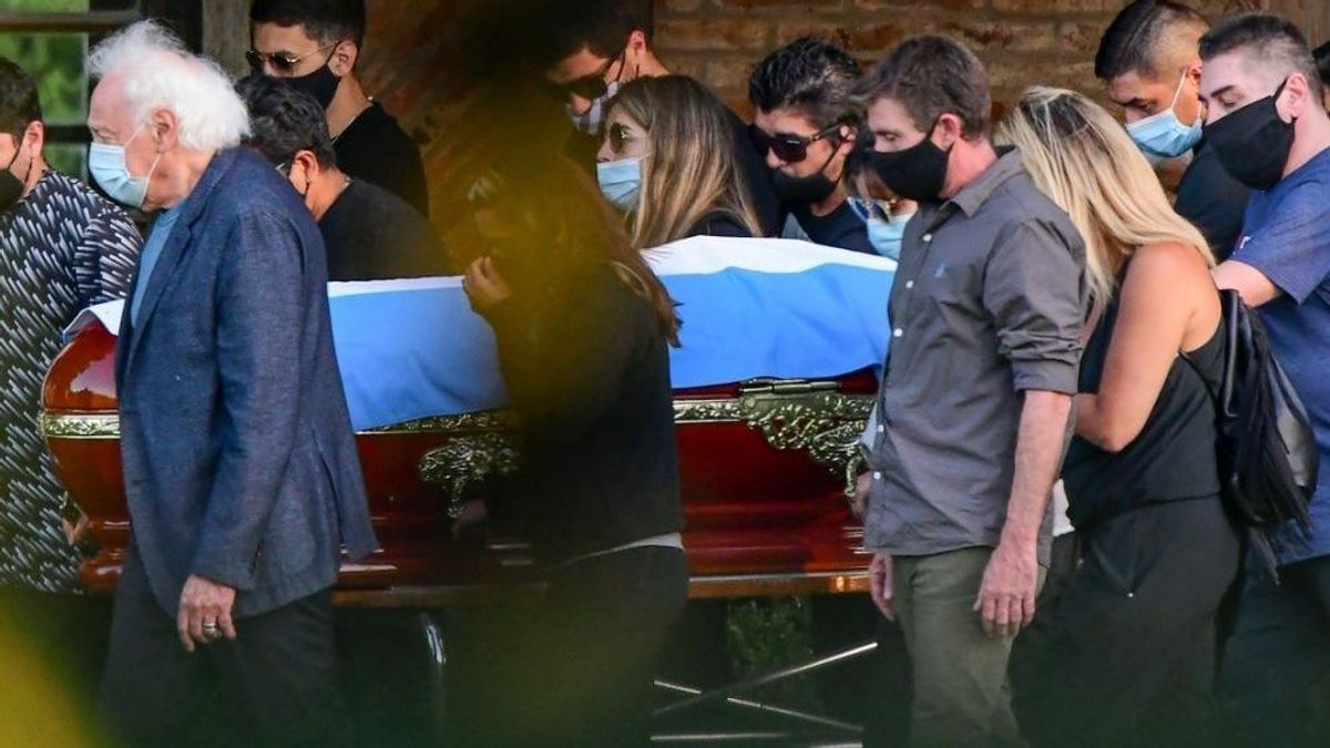Maradona wurde in einer privaten Zeremonie beigesetzt