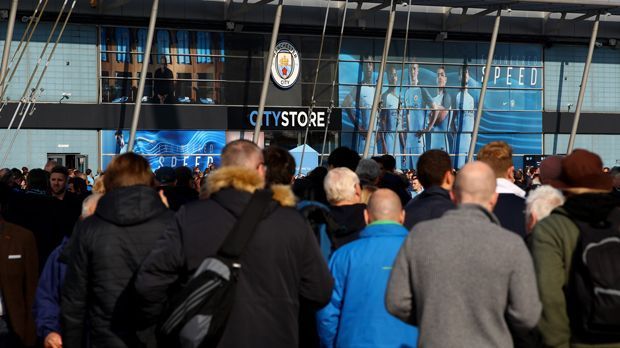 
                <strong>Platz 18 - Manchester City </strong><br>
                Platz 18: Manchester City. Die teuerste Jahreskarte kostet 1.047 Euro, die günstigste Tageskarte 40,72 Euro.
              