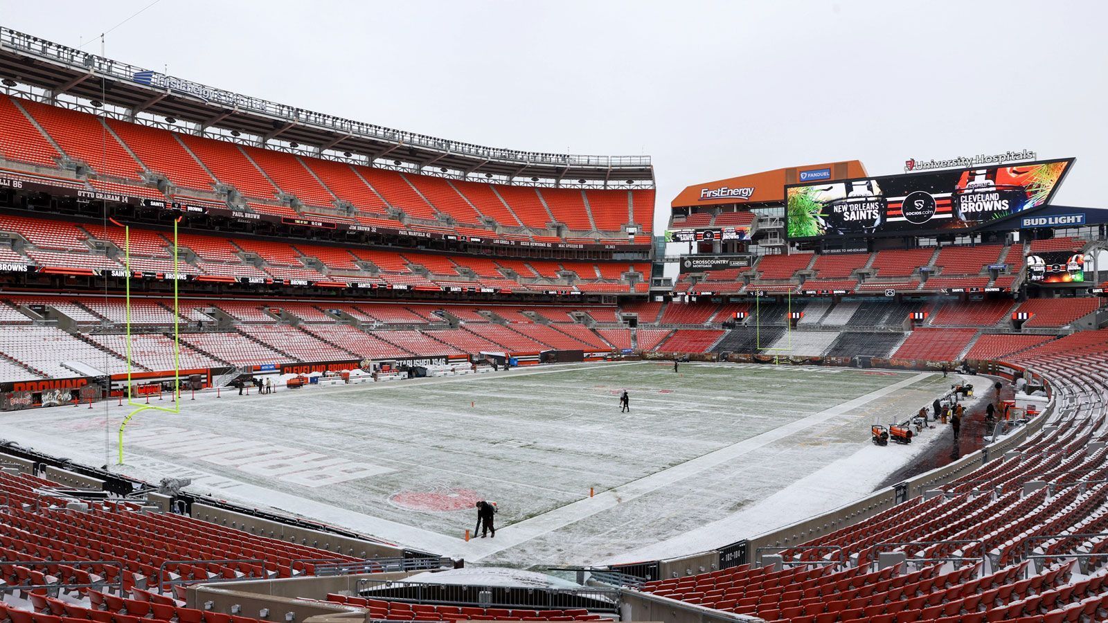 
                <strong>Cleveland Browns: Cleveland Browns Stadium</strong><br>
                Bester Name laut ChatGPT: "Dawg Pound"
              