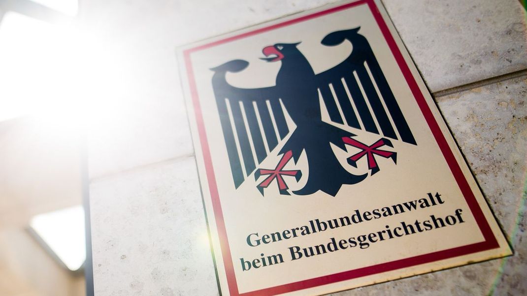 Das Verfahren liegt nun bei der Bundesanwaltschaft in Karlsruhe, die Anklage wegen mutmaßlicher China-Spionage erhoben hat.