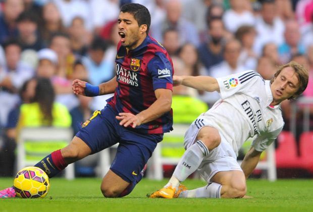 
                <strong>Real Madrid vs. FC Barcelona</strong><br>
                Bei seinem Debüt ist von Luis Suarez nicht sonderlich viel zu sehen. Der Uruguay-Star ist bemüht, kann sich offensiv jedoch selten durchsetzen.
              