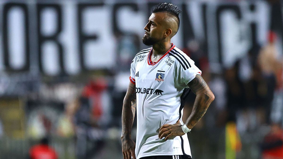 Everton v Colo Colo - Copa ViÒa 2024