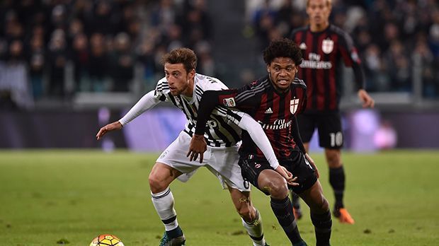 
                <strong>Italien: AC Mailand vs. Juventus Turin</strong><br>
                Italien: AC Mailand vs. Juventus Turin. Im Halbfinal-Duell der Coppa Italia gegen Inter Mailand setzte sich Serienmeister Juve trotz des mit 3:0 gewonnenen Hinspiels erst im Elfmeterschießen durch. Nun wartet also der zweite große Klub aus Mailand, der in der Vorschlussrunde den frech aufspielenden Drittligisten US Alessandria rauswarf. Am 21. Mai steigt das Endspiel.
              