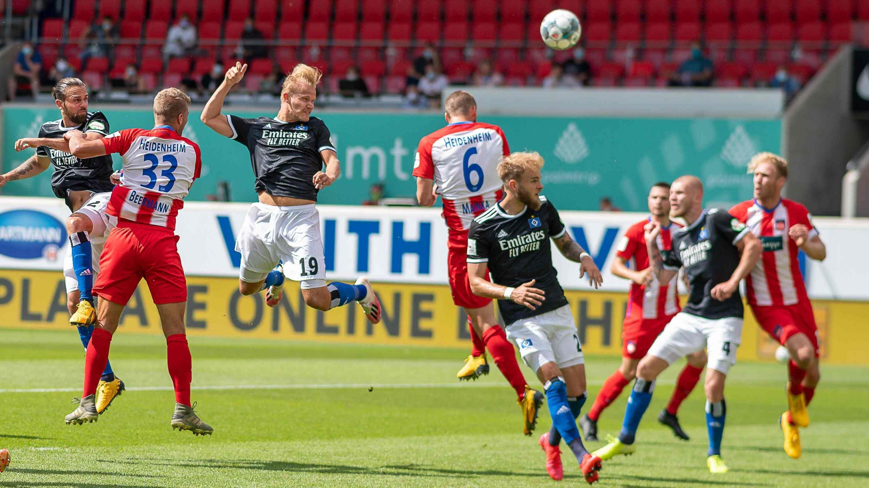
                <strong>Einzelkritik Hamburger SV gegen Heidenheim</strong><br>
                Der Hamburger SV vergibt in letzter Sekunde einen Punktgewinn beim 1. FC Heidenheim und rutscht damit einen Spieltag vor Schluss vom Relegationsrang. Die ran.de-Einzelkritik.
              